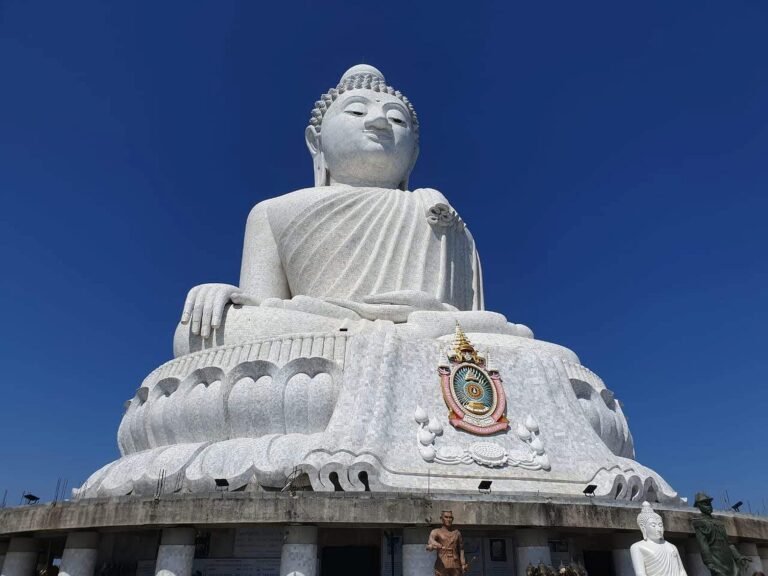 De todo o sul da ilha você pode consegue ver o Big Buddha