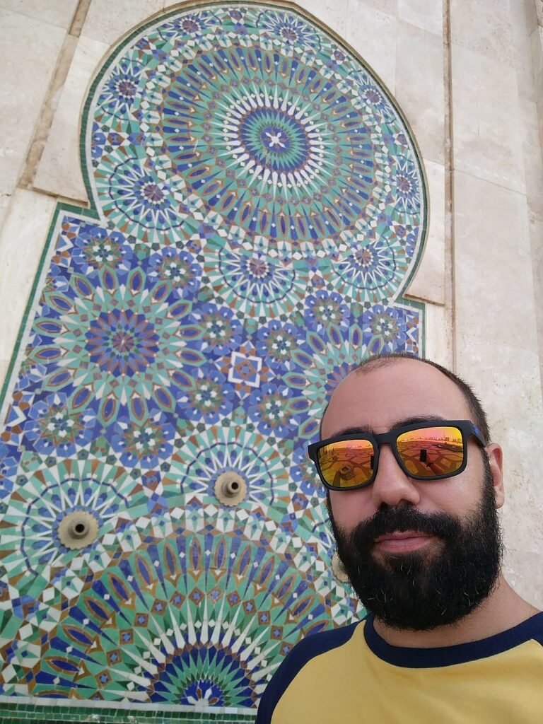 Muro de mezquita, decoración en piedras incrustadas, pero que se parece más a un cuadro